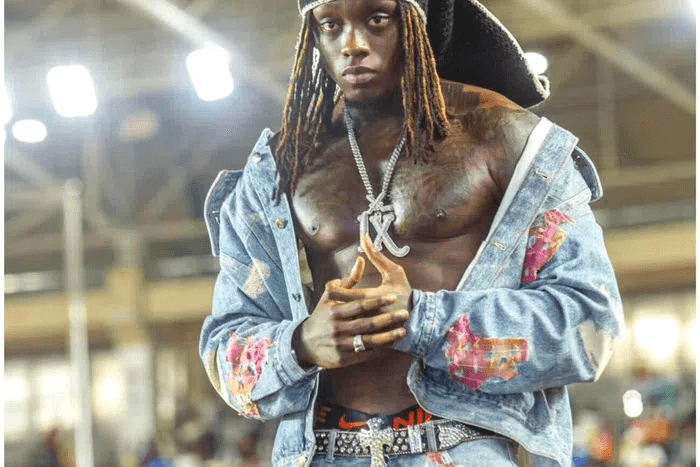 Illustration — Himra : le live qui a tout explosé — un rappeur ivoirien répond aux haters en direct devant des milliers