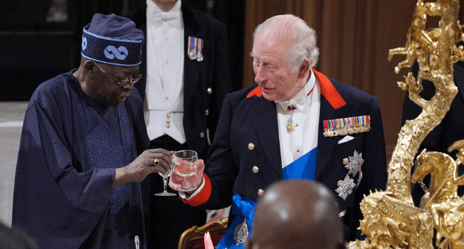 Illustration — Tinubu à Windsor Castle : King Charles toast "Naija No Dey Carry Last", et 21 milliards de dollars de la diaspora qui regardent de loin
